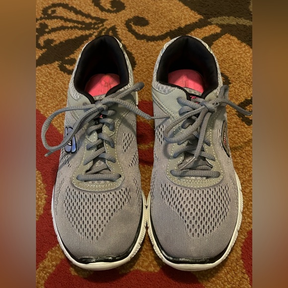 Skechers Skech-Knit Shoes - Picture 9 of 15